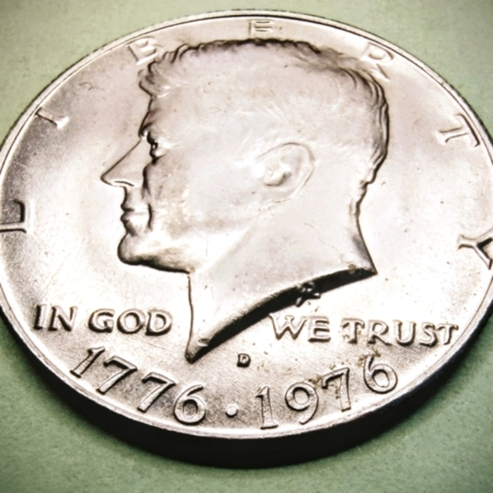 1976-D Kennedy Bicentennial Half Dollar in Very Good Circulated Condition.